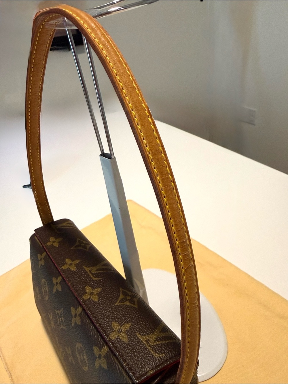 🌹VINTAGE RECITAL PURSE Louis Vuitton - Picture 4 of 17